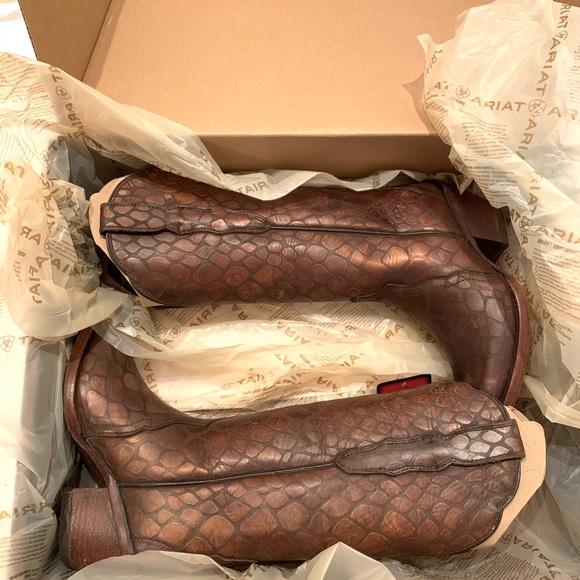 NWT ARIAT Boots - Picture 6 of 8